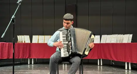 Кметът Пенчо Милков отличи децата с изявени дарби за 2023 г. Кметът Пенчо Милков отличи децата с изявени дарби за 2023 г.