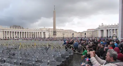 Строги мерки за сигурност предшестват влизането на площад &bdquo;Свети Петър&ldquo;.