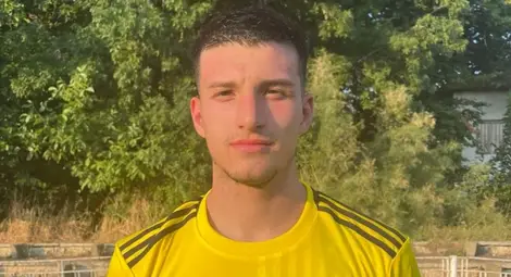 Фенове: Защо изпускаме Джан? Друг глас: Защото му липсва бързина