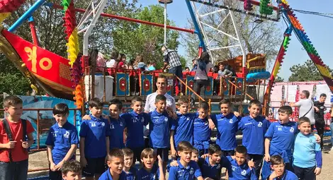 Домакините на тарлата с жест към футболистите на Цирков