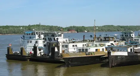 Превози между трети страни държат над водата БРП