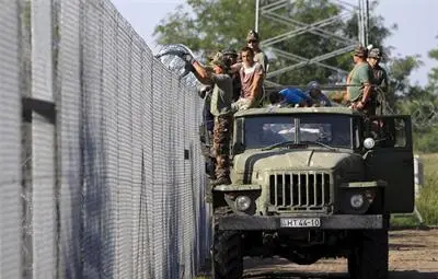 Спасиха 42 бежанци, затворени в хладилен камион в Австрия