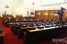 И осиновителите на деца ще имат право на майчинство 