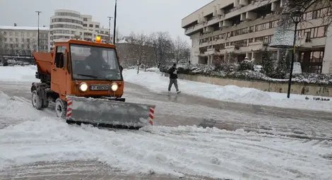 21 снегорина чистят русенските улици