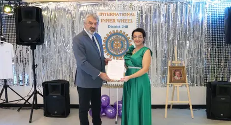 Областният управител Драгоир Драганов поздрави за инициативата председателката на клуба Петя Петрова. Областният управител Драгоир Драганов поздрави за инициативата председателката на клуба Петя Петрова.