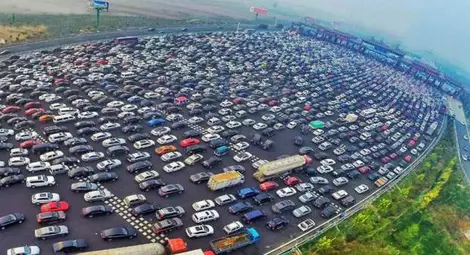 Това не е паркинг, а задръстване в Китай (снимки)