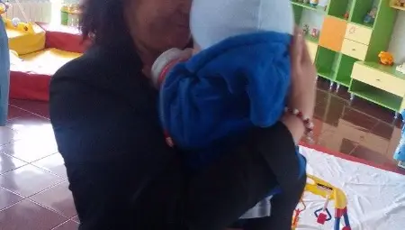 Тригодишният Вики замина за  Америка с новото си семейство