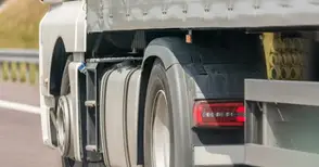 Шофьор зарязал карантината и тръгнал с тира за чужбина