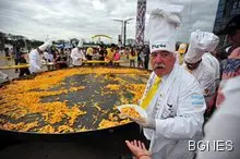 Опържиха едновременно 15 хил. яйца в един тиган Опържиха едновременно 15 хил. яйца в един тиган