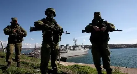 Войната за Крим: Руснаци са взривили два свои кораба нощес, за да блокират украински съдове