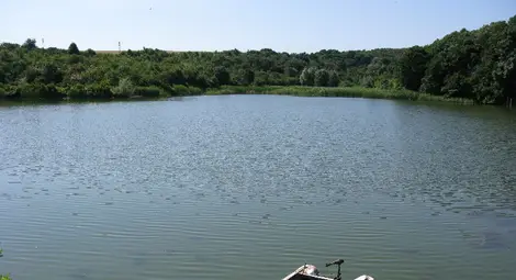 Никой не иска 190 декара язовир  в райско кътче до Николово