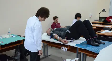 Студенти дариха кръв за пострадали в катастрофи