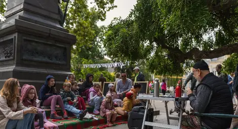 Арт работилници, музика и Вино станция в Коледния маратон в Дом „Канети“ Арт работилници, музика и Вино станция в Коледния маратон в Дом „Канети“