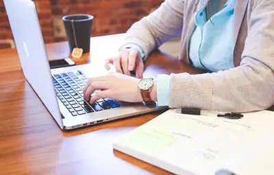 Проучване: 31% от българите имат основни умения за работа с компютри