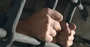 Турчин в ареста за пренебрегнати призовки за катастрофа в Босна