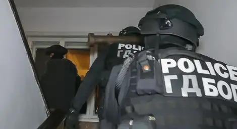 Спецакция срещу престъпна група за рекет и измами в София, над 20 задържани