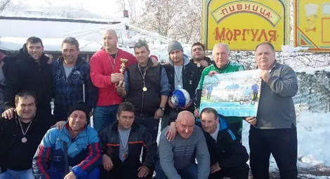 Белотаджиите на Средна кула излъчиха новите си майстори