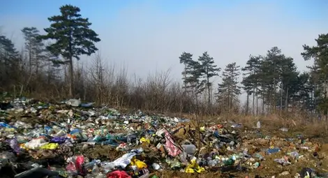 Преграждат с окопи сметищата в Бяла и Две могили Преграждат с окопи сметищата в Бяла и Две могили
