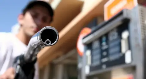 Евтин бензин за всички в България: ето каква е скритата схема