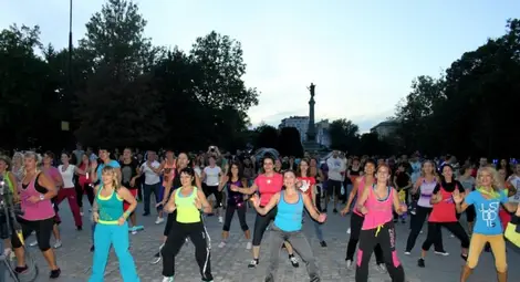 Зумба фитнес мегамаратон ще представи новата мания кизомбата