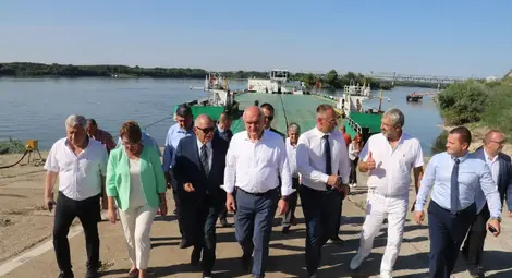 Предишното посещение на премиера Главчев на Дунав мост беше на 2 август.