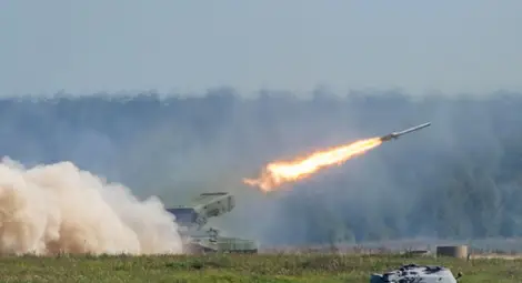 Украйна съобщи, че изстреляни от Беларус ракети са поразили летище в Житомир