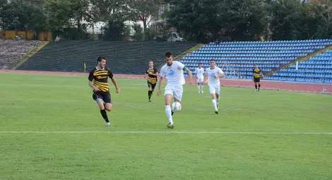 Повдигат седалките на Градския стадион