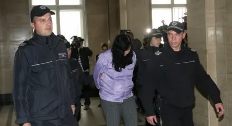 Тръгна делото срещу акушерката Емилия Ковачева