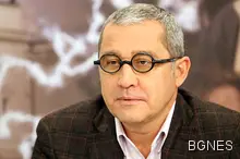 Йордан Цонев: ГЕРБ са довели футболни агитки пред Народното събрание Йордан Цонев: ГЕРБ са довели футболни агитки пред Народното събрание