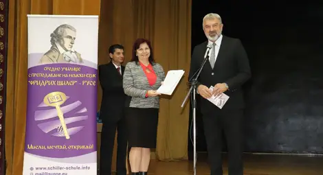 В Русе представиха книга, посветена на историята на Военното окръжие и военните формирования в крайдунавския град В Русе представиха книга, посветена на историята на Военното окръжие и военните формирования в крайдунавския град