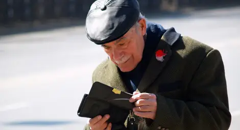 Започва изплащането на великденските добавки