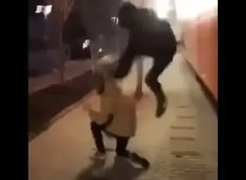 Две момчета задържани за  зверски побой над връстник