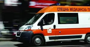 Възрастен мъж загина след удар с москвича си в спрял тир