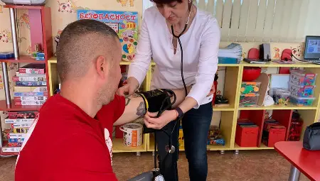 Сестри от онкодиспансера в Русе гостуваха на децата в ДГ „Русалка“ Сестри от онкодиспансера в Русе гостуваха на децата в ДГ „Русалка“