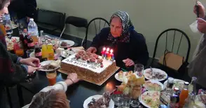 Ценово отрупа с подаръци столетничката баба Велика