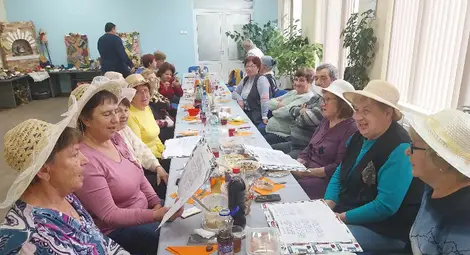 Пъстра изложба добави още топлина към Деня на християнското семейство в читалище "Искра 1898" в Борово Пъстра изложба добави още топлина към Деня на християнското семейство в читалище "Искра 1898" в Борово