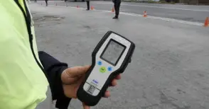 Шофьор на 3 промила се заби в тролейбусен стълб