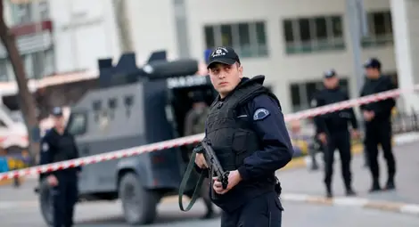 Откриха огън срещу американското консулство в Истанбул