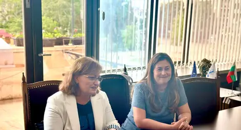 Пенчо Милков дари два видеоларингоскопа на университетските болници в Русе