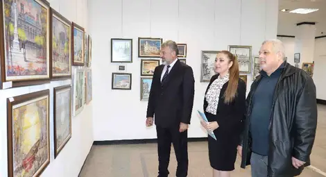 25 художници подредиха над 150 творби в изложба за Празника на Русе