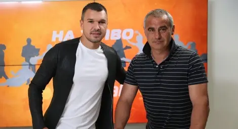 Божинов със Сашо Ангелов.                           Снимка: Интернет