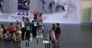 Балеринките от школа „Инфанти“ донесоха нов кош с награди