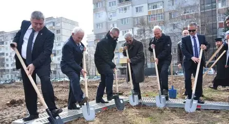 За шест месеца университетът вдига новия &bdquo;Канев център&ldquo;