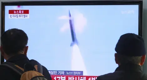 Китайски пътнически самолет и севернокорейска ракета се разминаха за 7 минути