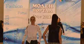 Ученички от Облеклото станаха  манекенки на „Моден портал 2013“
