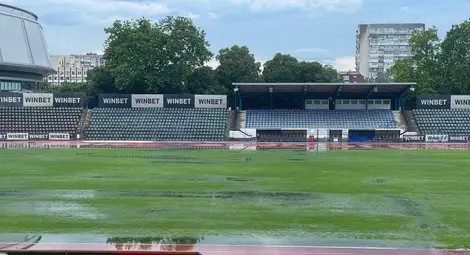 Теренът на Градския стадион пак създава главоболия на &bdquo;Спортни имоти&ldquo;