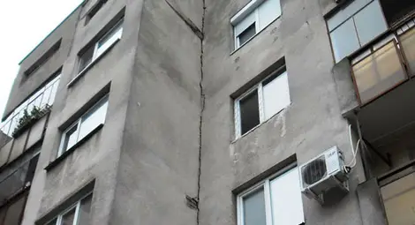 Санират потъващия блок „Баба Тонка“ в „Родина“ Санират потъващия блок „Баба Тонка“ в „Родина“