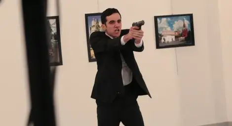 Руският посланик е убит в Анкара от бивш спецполицай, свързан с ФЕТО