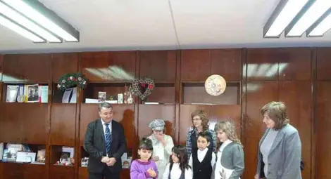 Коледарчета от Ресурсния център поздравиха кмета Стоилов и зам.областния Маринов /галерия/