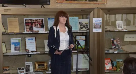 Теодора Евтимова открива поредицата от събития в чест на 130-ата годишнина от създаването на библиотеката.							  Снимка: Бисер ТОДОРОВ